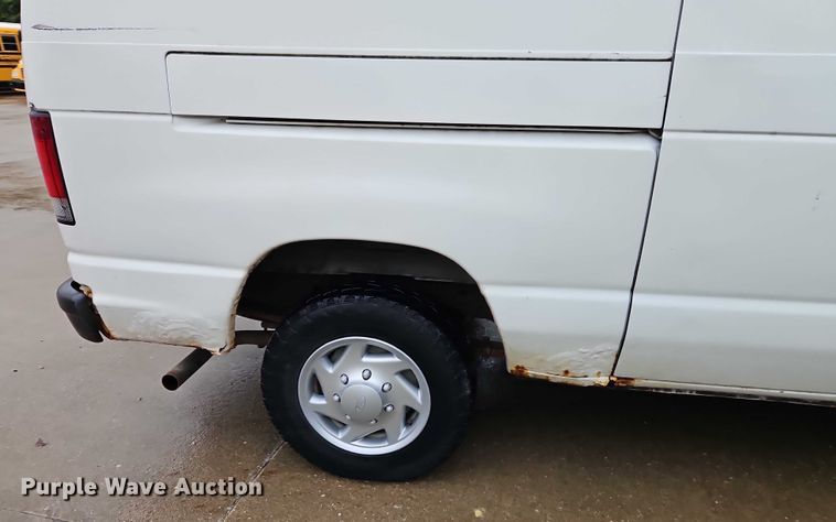 image for item EB8332 2007 Ford E250 van