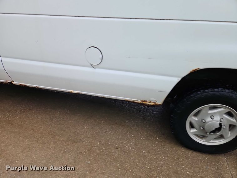 image for item EB8332 2007 Ford E250 van