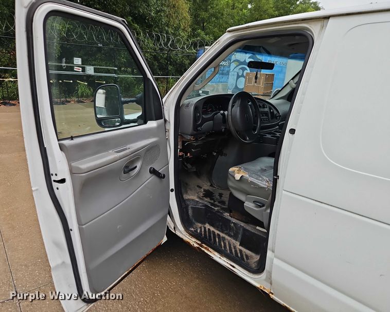 image for item EB8332 2007 Ford E250 van