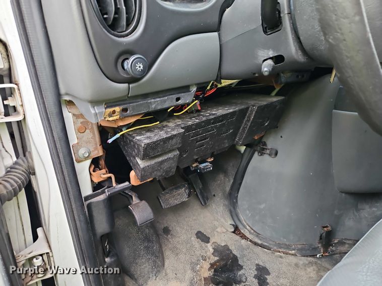 image for item EB8332 2007 Ford E250 van