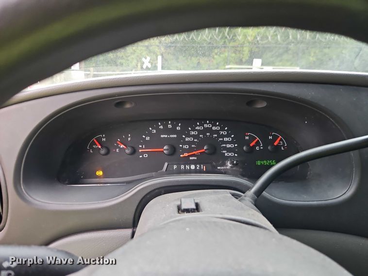 image for item EB8332 2007 Ford E250 van