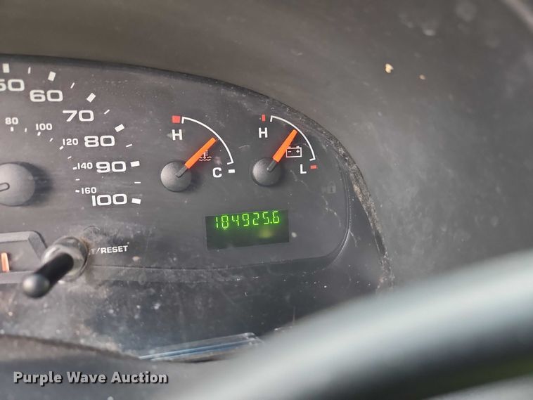 image for item EB8332 2007 Ford E250 van