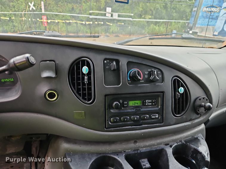 image for item EB8332 2007 Ford E250 van