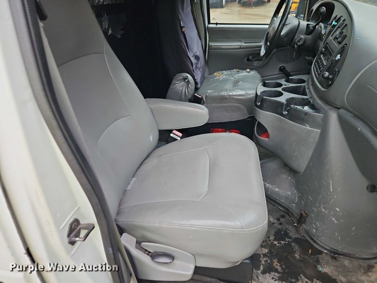 image for item EB8332 2007 Ford E250 van