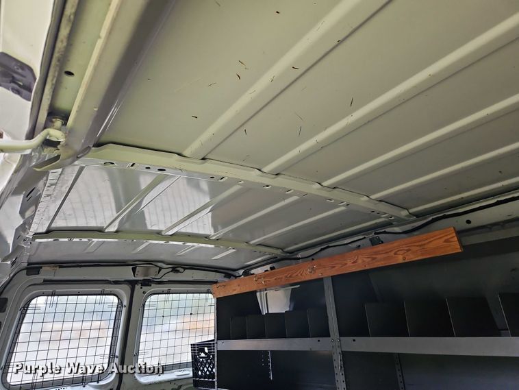 image for item EB8332 2007 Ford E250 van