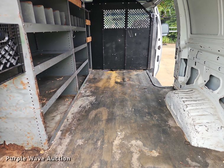 image for item EB8332 2007 Ford E250 van