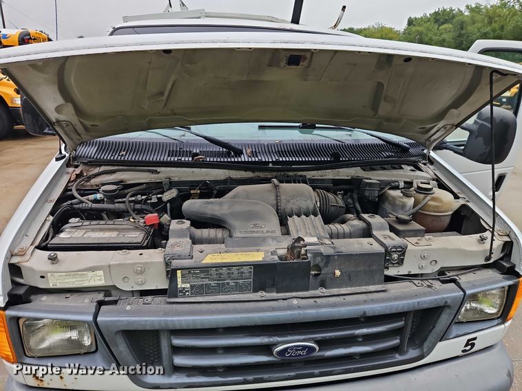 image for item EB8332 2007 Ford E250 van