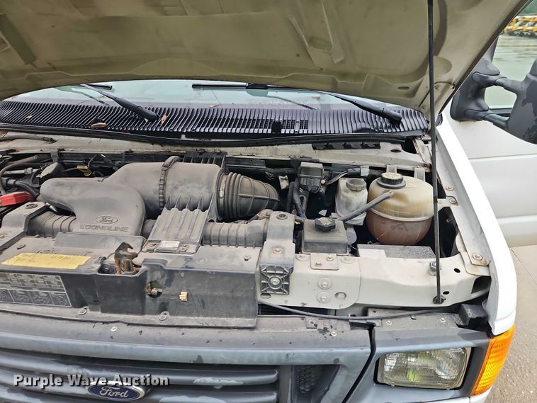 image for item EB8332 2007 Ford E250 van