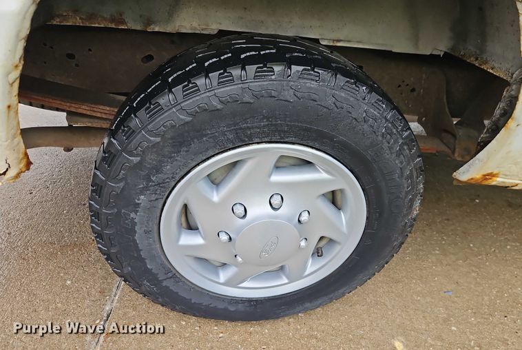 image for item EB8332 2007 Ford E250 van