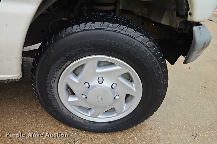 image for item EB8332 2007 Ford E250 van