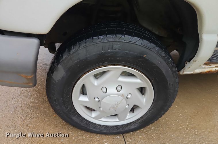 image for item EB8332 2007 Ford E250 van