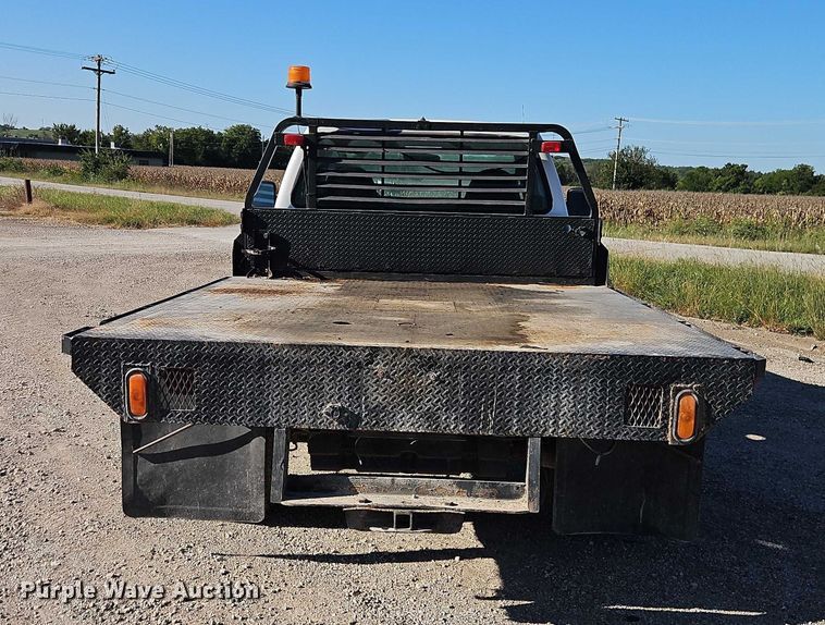 image for item EB8346 2002 Ford F350 Super Duty XL flatbed pickup truck