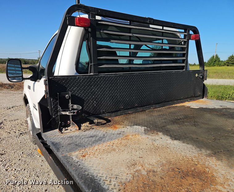 image for item EB8346 2002 Ford F350 Super Duty XL flatbed pickup truck