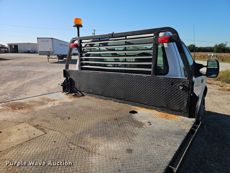 image for item EB8346 2002 Ford F350 Super Duty XL flatbed pickup truck