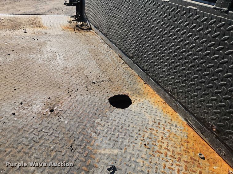 image for item EB8346 2002 Ford F350 Super Duty XL flatbed pickup truck