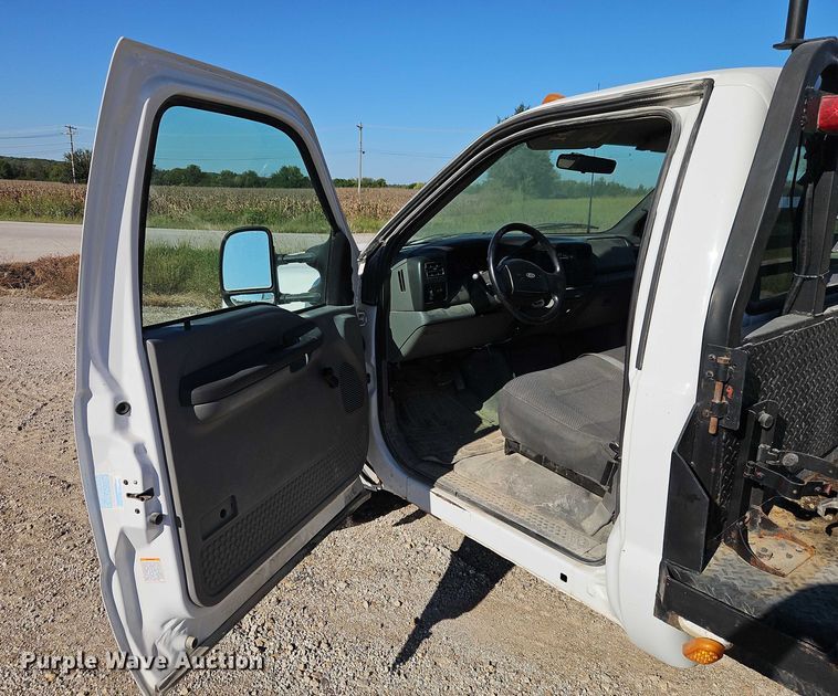 image for item EB8346 2002 Ford F350 Super Duty XL flatbed pickup truck