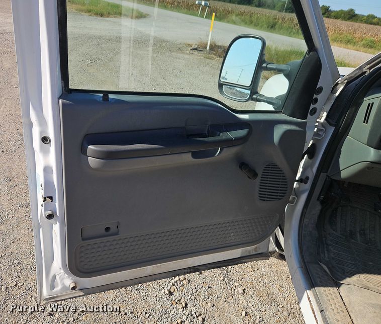 image for item EB8346 2002 Ford F350 Super Duty XL flatbed pickup truck