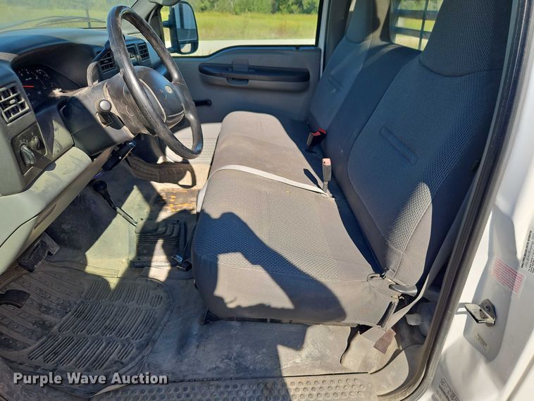 image for item EB8346 2002 Ford F350 Super Duty XL flatbed pickup truck