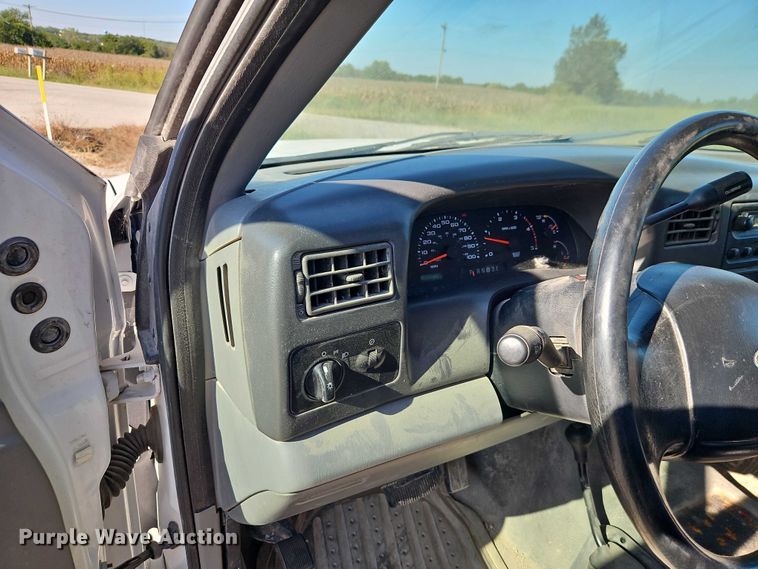 image for item EB8346 2002 Ford F350 Super Duty XL flatbed pickup truck