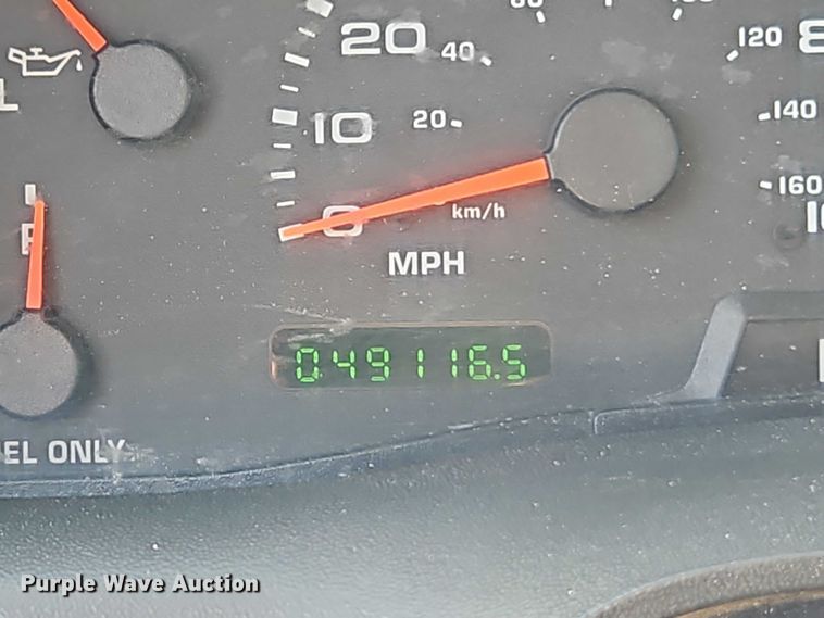 image for item EB8346 2002 Ford F350 Super Duty XL flatbed pickup truck