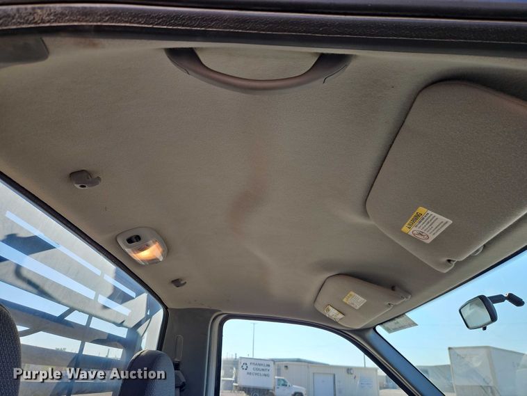 image for item EB8346 2002 Ford F350 Super Duty XL flatbed pickup truck