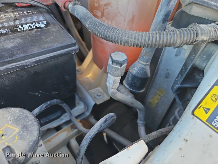 image for item EB8346 2002 Ford F350 Super Duty XL flatbed pickup truck