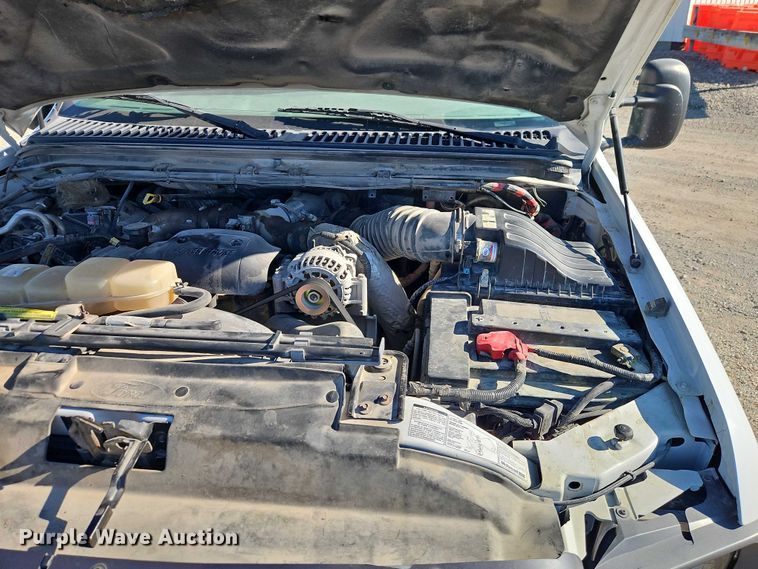 image for item EB8346 2002 Ford F350 Super Duty XL flatbed pickup truck