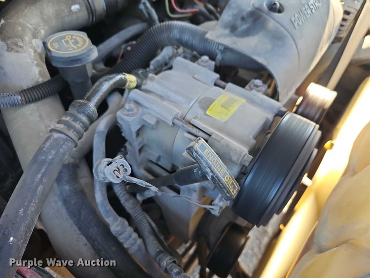 image for item EB8346 2002 Ford F350 Super Duty XL flatbed pickup truck