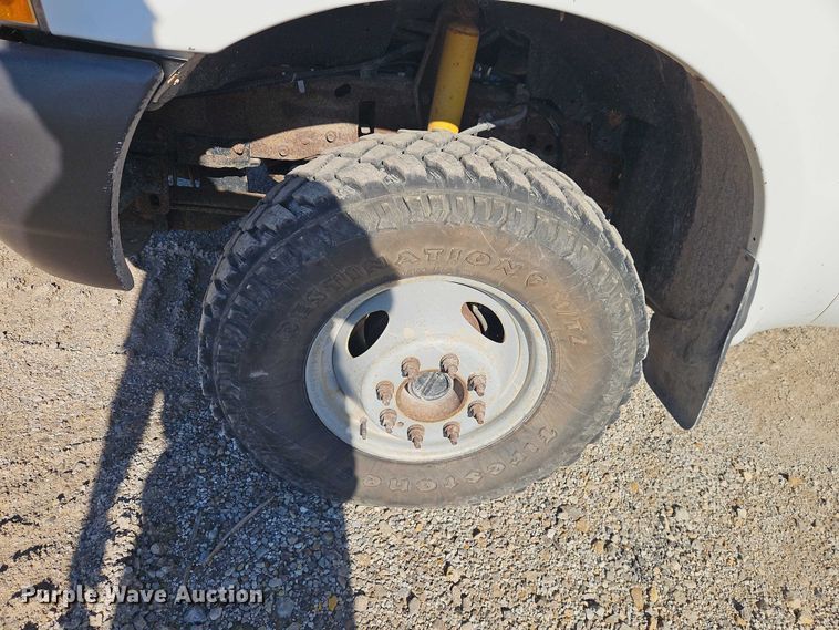 image for item EB8346 2002 Ford F350 Super Duty XL flatbed pickup truck