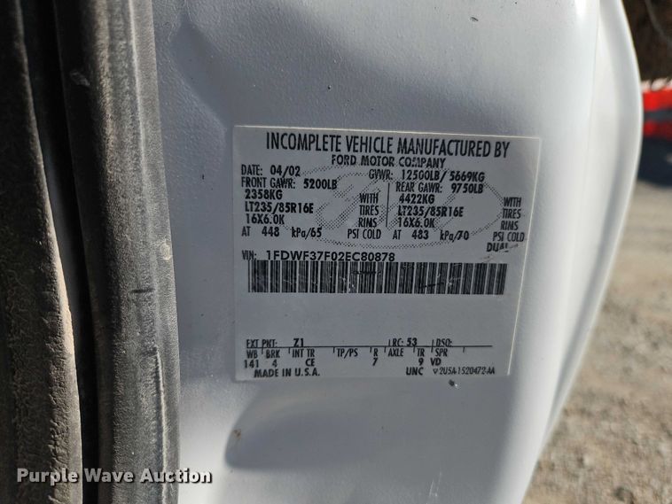 image for item EB8346 2002 Ford F350 Super Duty XL flatbed pickup truck