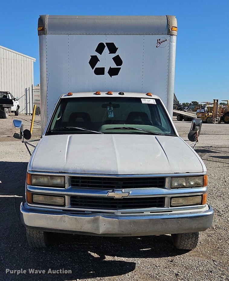 image for item EB8347 1996 Chevrolet C3500 box truck