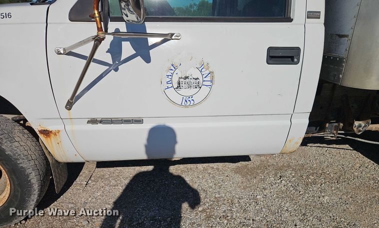 image for item EB8347 1996 Chevrolet C3500 box truck