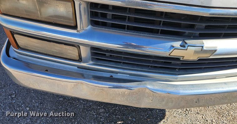 image for item EB8347 1996 Chevrolet C3500 box truck