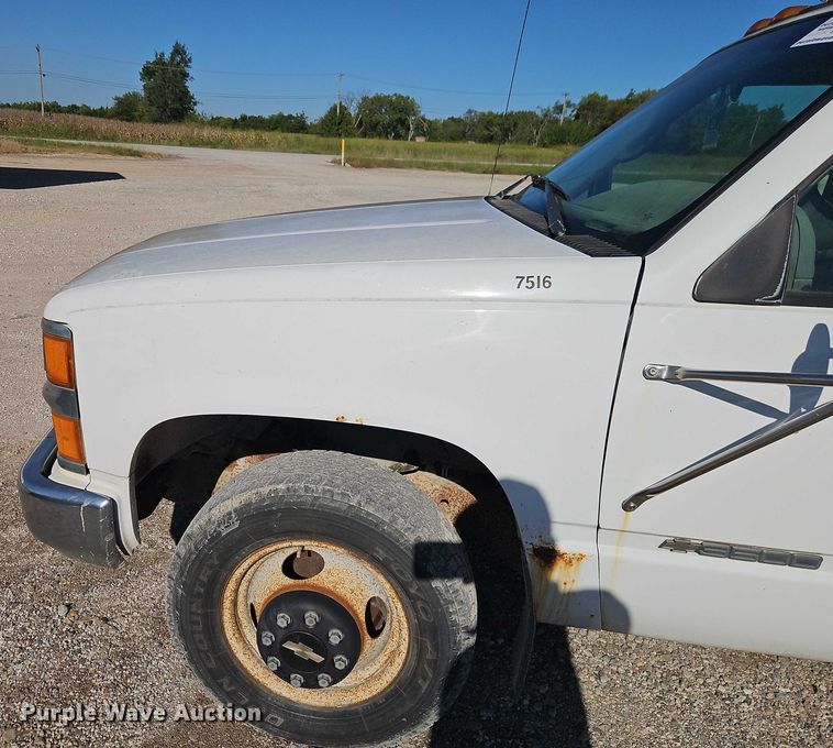 image for item EB8347 1996 Chevrolet C3500 box truck