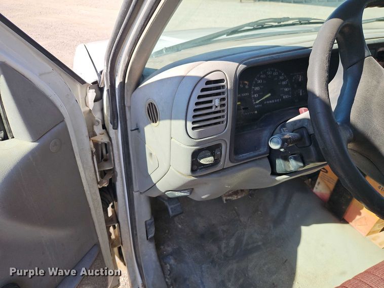 image for item EB8347 1996 Chevrolet C3500 box truck