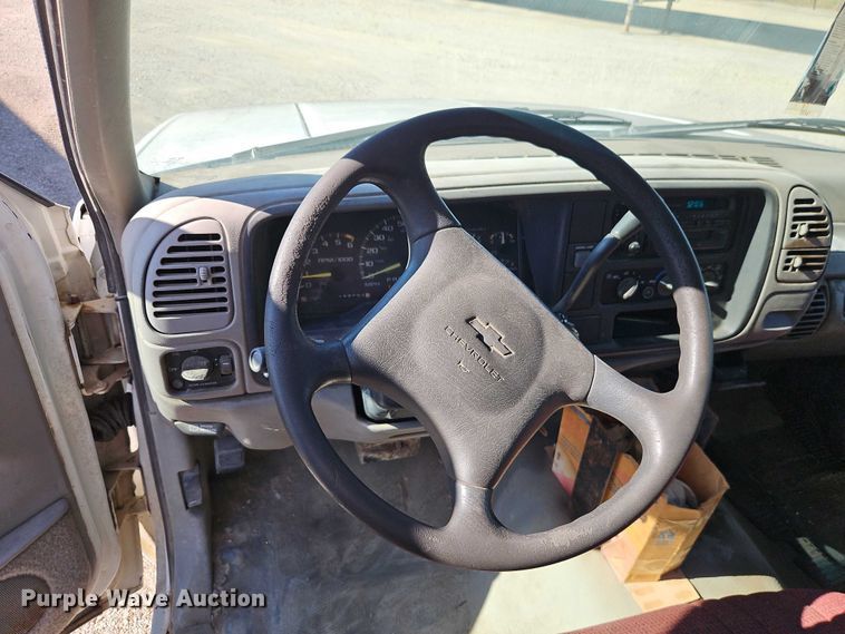 image for item EB8347 1996 Chevrolet C3500 box truck