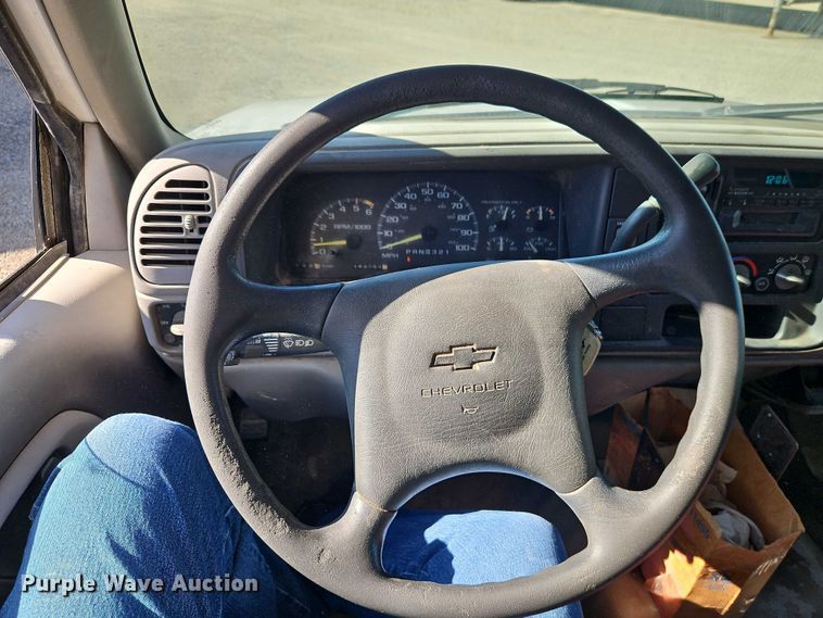 image for item EB8347 1996 Chevrolet C3500 box truck