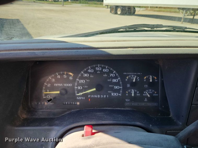 image for item EB8347 1996 Chevrolet C3500 box truck