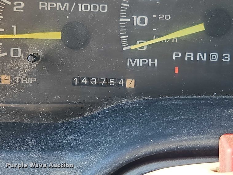 image for item EB8347 1996 Chevrolet C3500 box truck