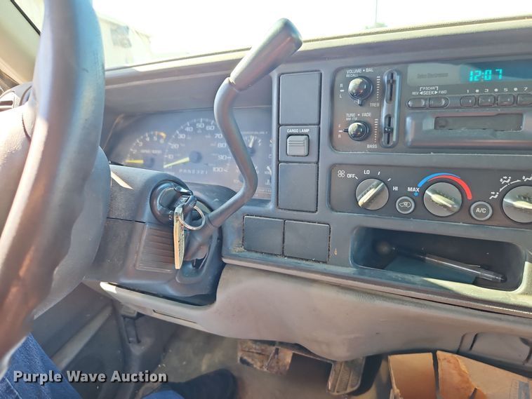 image for item EB8347 1996 Chevrolet C3500 box truck