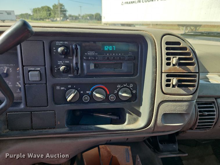 image for item EB8347 1996 Chevrolet C3500 box truck