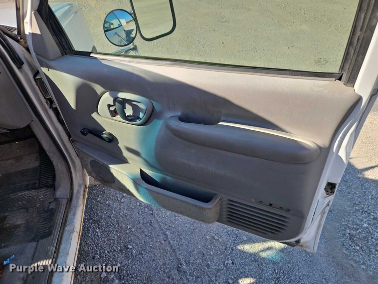 image for item EB8347 1996 Chevrolet C3500 box truck