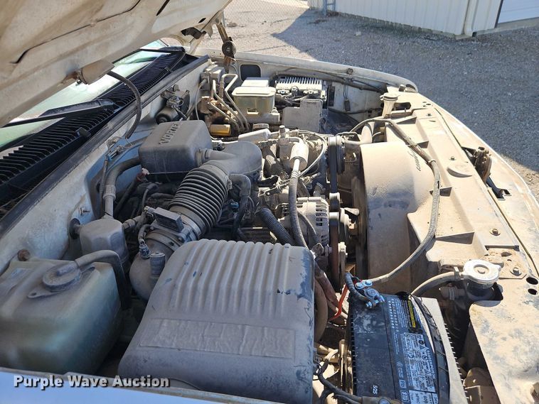 image for item EB8347 1996 Chevrolet C3500 box truck