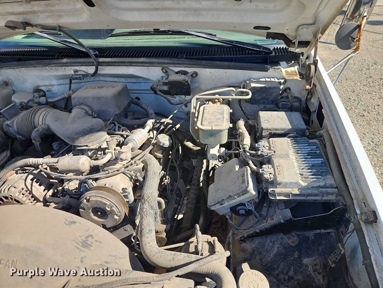 image for item EB8347 1996 Chevrolet C3500 box truck