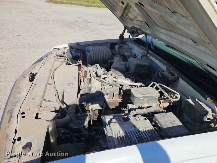 image for item EB8347 1996 Chevrolet C3500 box truck