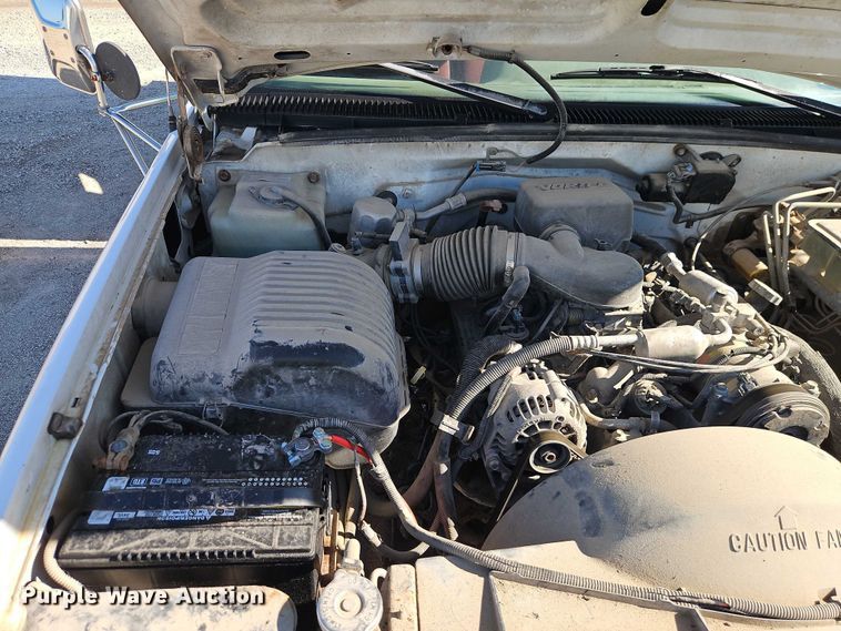 image for item EB8347 1996 Chevrolet C3500 box truck