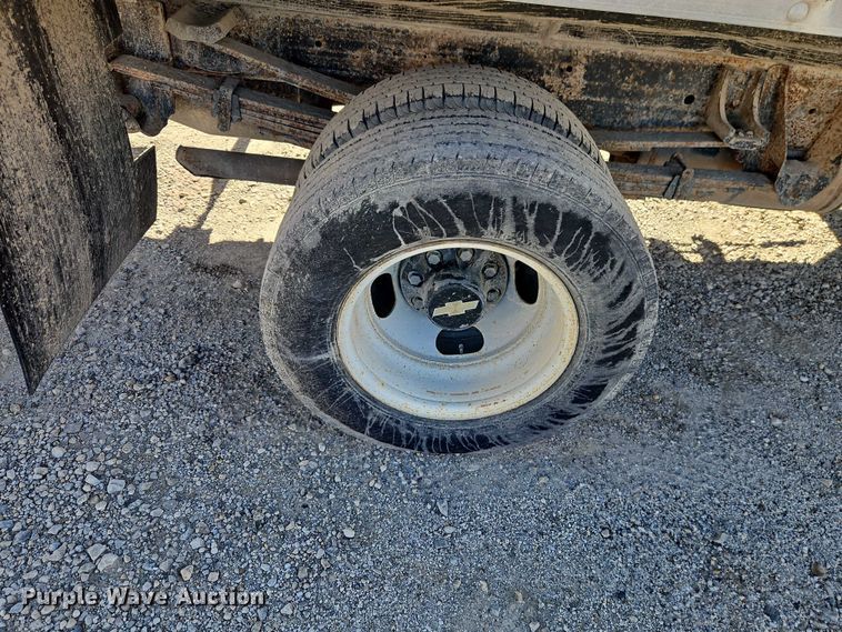 image for item EB8347 1996 Chevrolet C3500 box truck