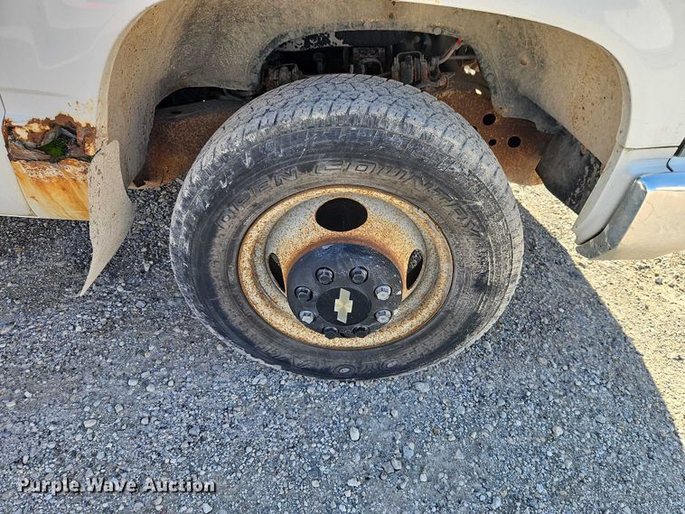 image for item EB8347 1996 Chevrolet C3500 box truck