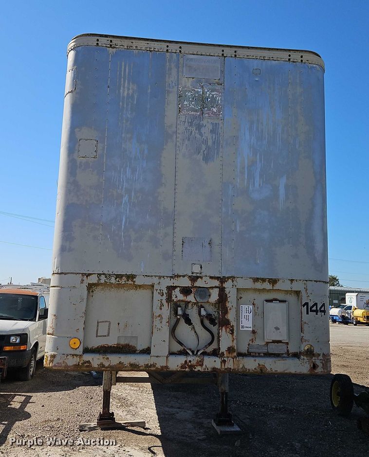 image for item EB8349 1974 Fruehauf FBZ9-F2-40 dry van trailer