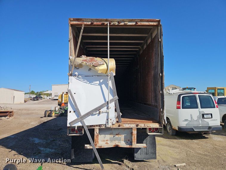 image for item EB8349 1974 Fruehauf FBZ9-F2-40 dry van trailer